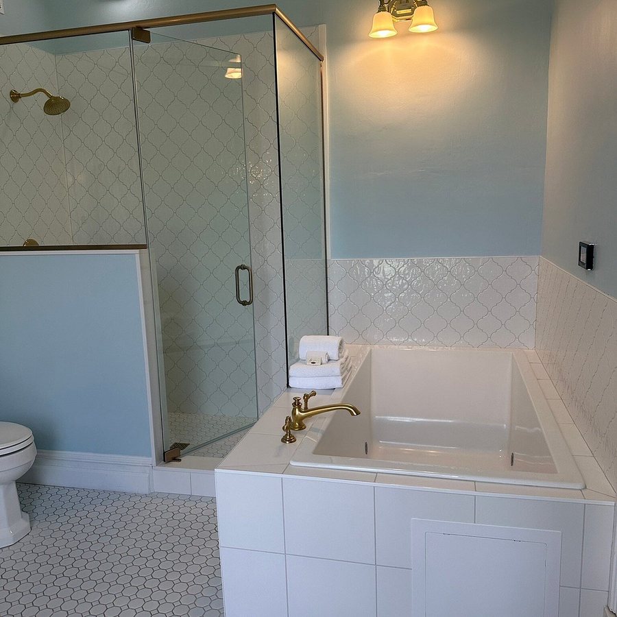 Batcheller Mansion Inn — Bathroom