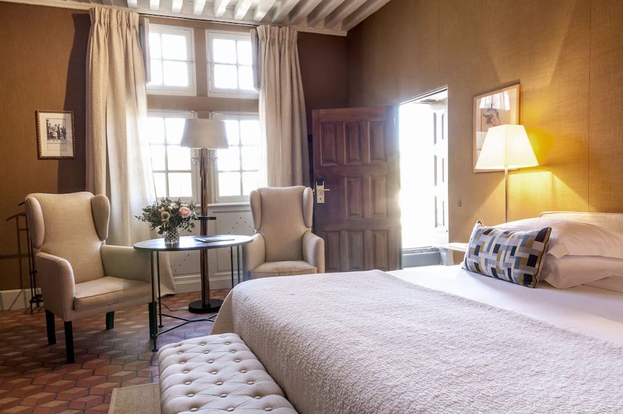 Baumaniere Les Baux de Provence — Guest room