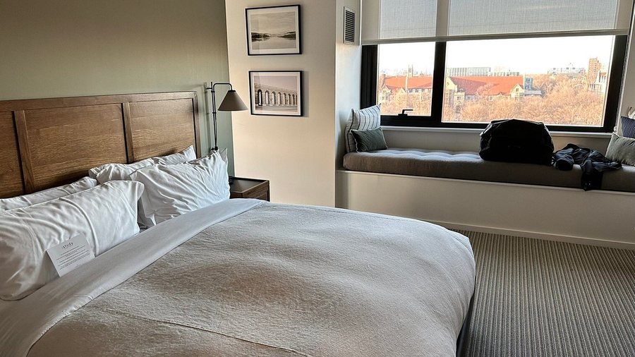 Baumhart Lodging at Loyola University Chicago Chicago Illinois — Guest room