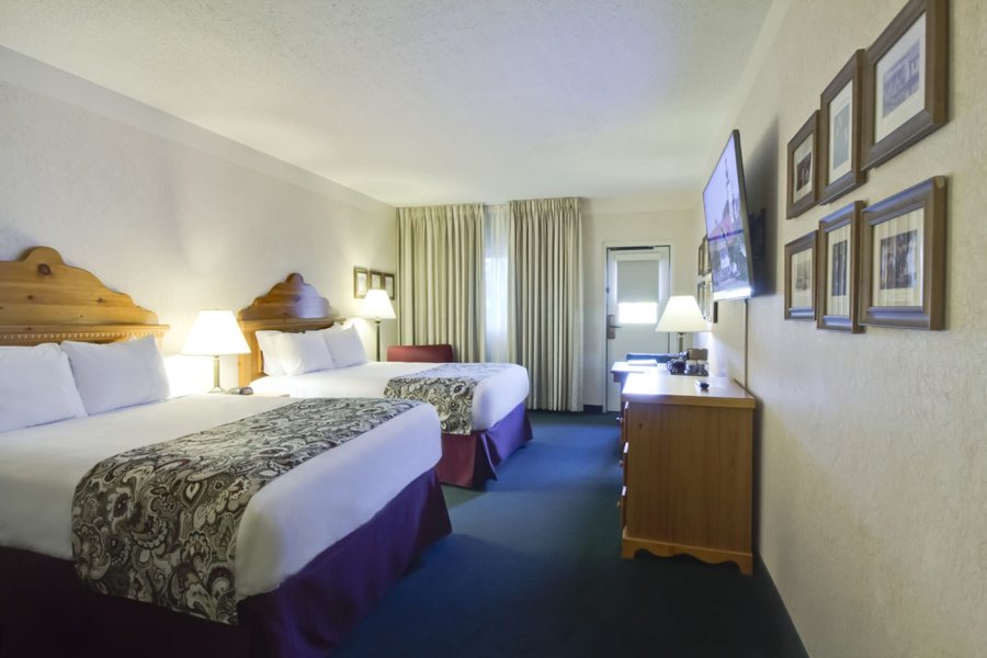 Bavarian Inn Lodge — Guest room