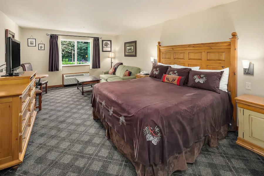 Bavarian Lodge — Guest room