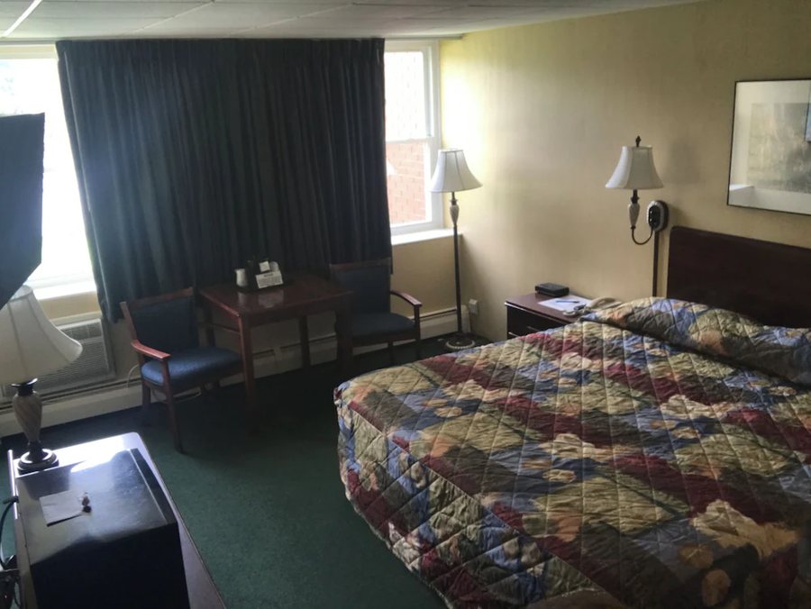 Baxter Park Inn — Guest room