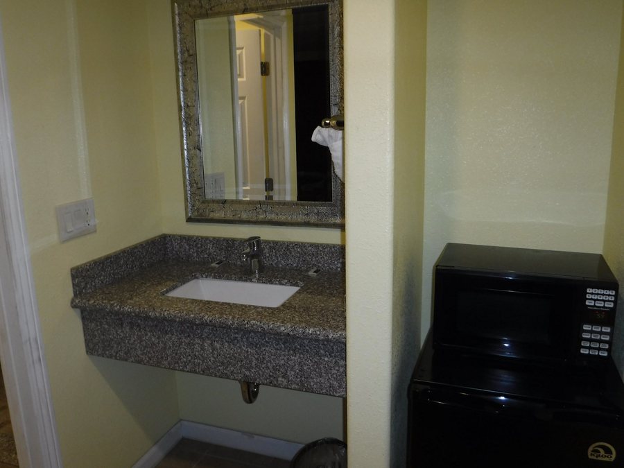 Bay Breeze Inn — Bathroom