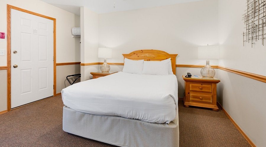Bay Breeze Resort — Guest room
