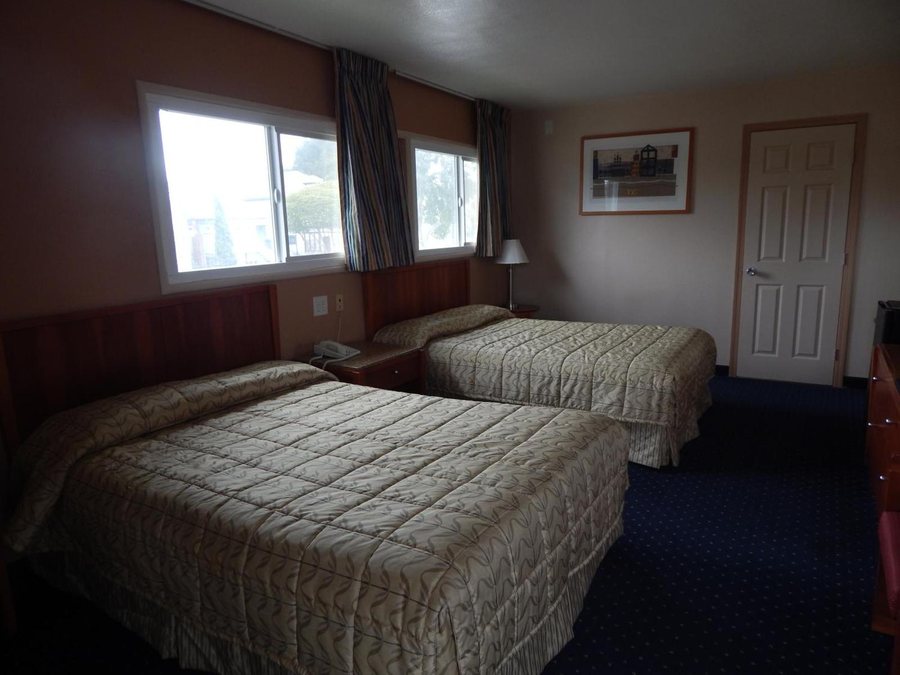 Bay Bridge Inn — Guest room