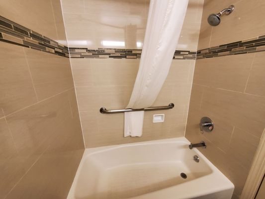 Bay Bridge Inn — Bathroom