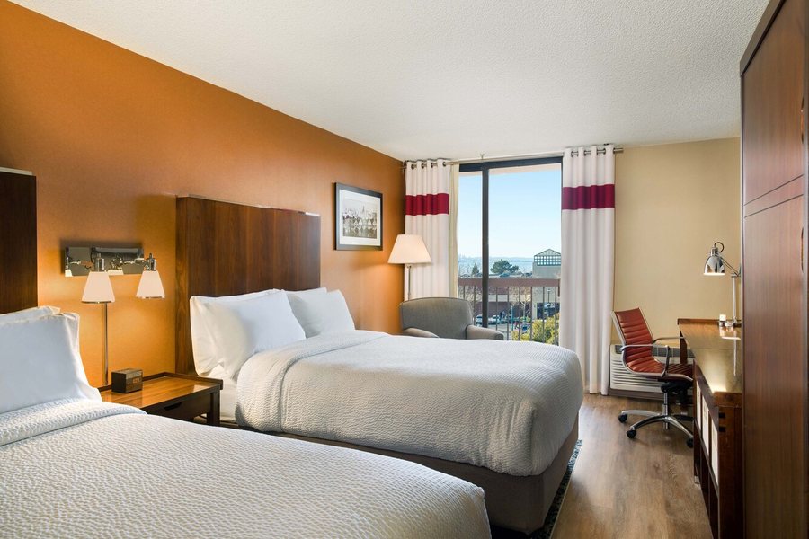 Bay Bridge Inn — Guest room