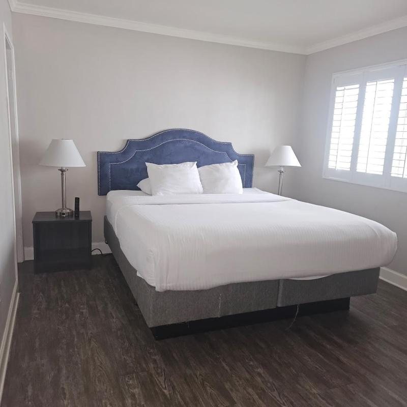 Bay Front Inn — Guest room
