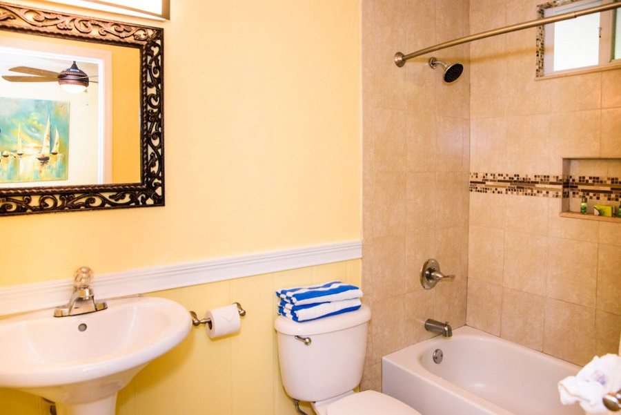 Bay Harbor Lodge Coconut Bay Resort — Bathroom
