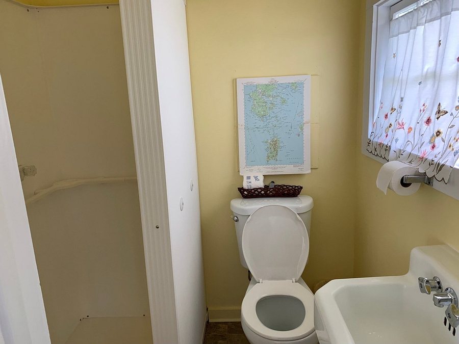 Bay Meadow Cottages — Bathroom