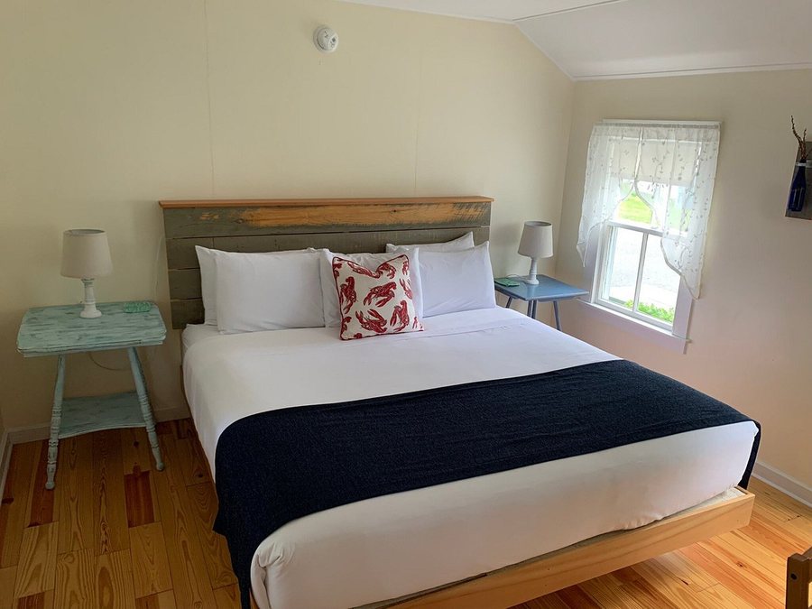 Bay Meadow Cottages — Guest room