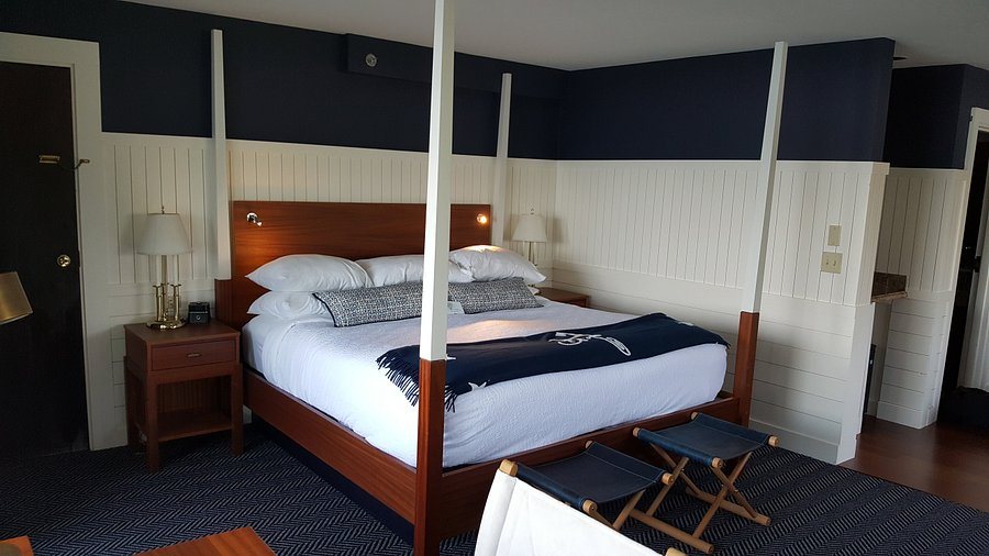 Bay Point At Mill Falls — Guest room