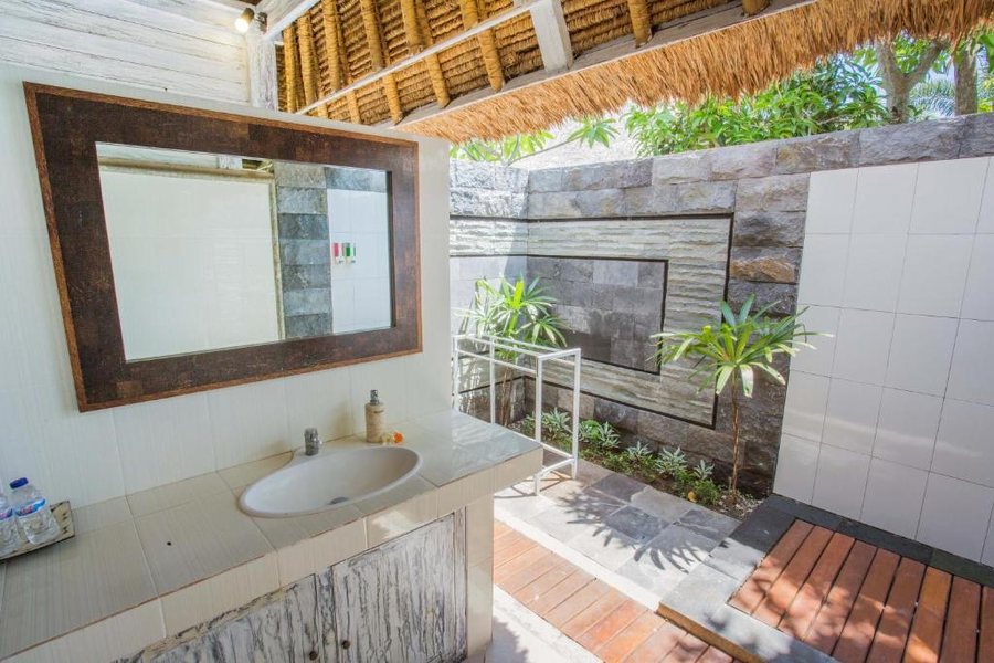 Bay Shore Huts — Bathroom
