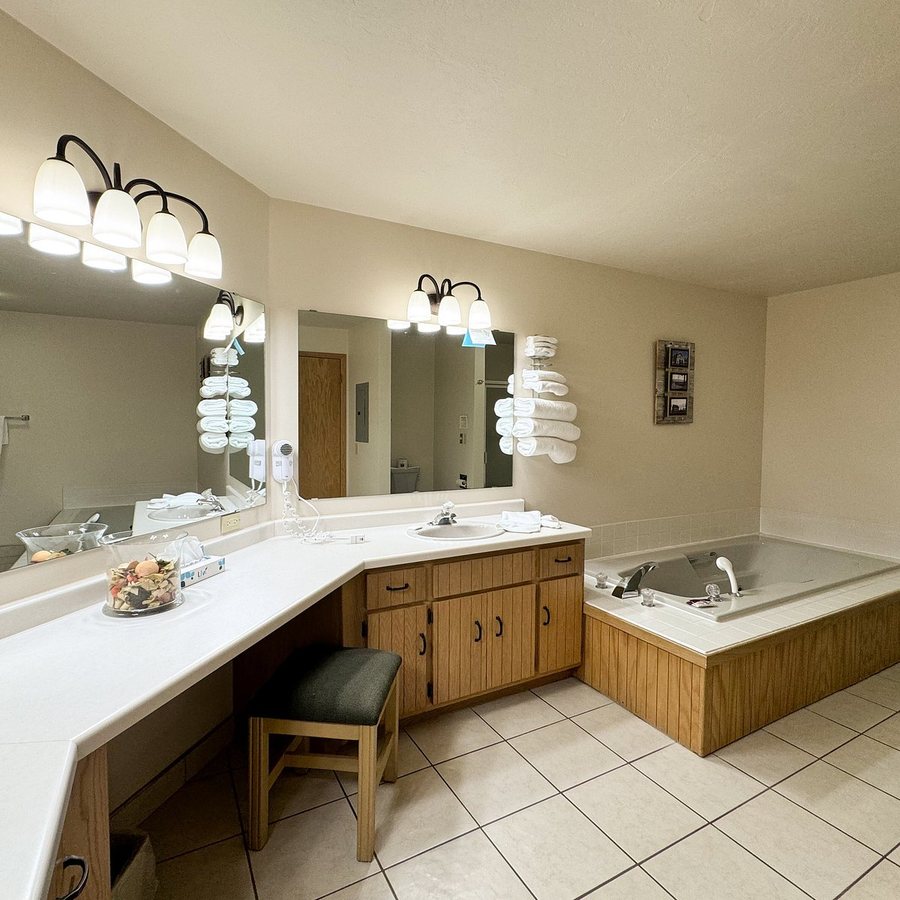 Bay Shore Inn — Bathroom