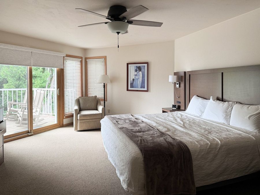 Bay Shore Inn — Guest room