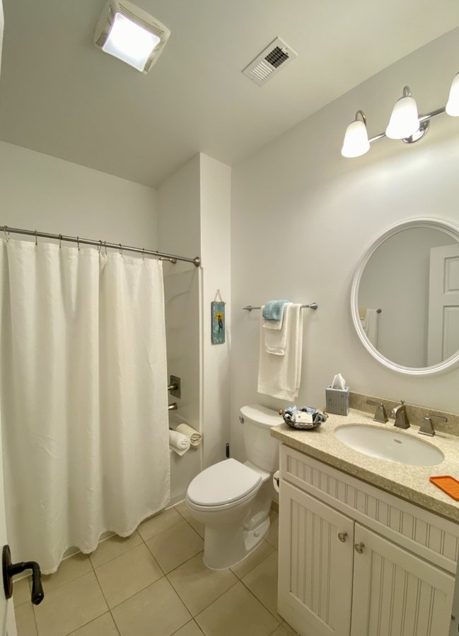 Bay Town Inn Bed Breakfast — Bathroom