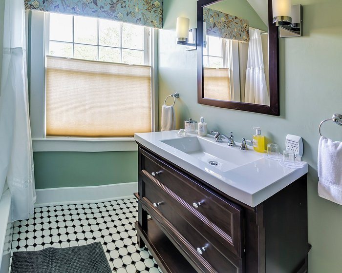 Bayberry Inn Bed And Breakfast And Retreat — Bathroom
