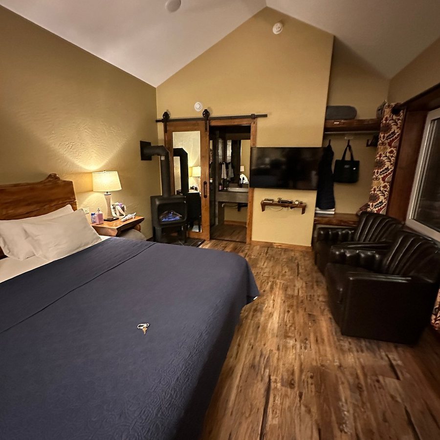 Baycrest Lodge in Homer Alaska — Guest room