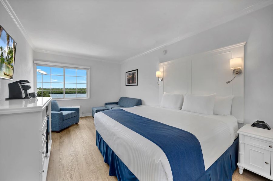 Bayfront Inn 5th Ave — Guest room