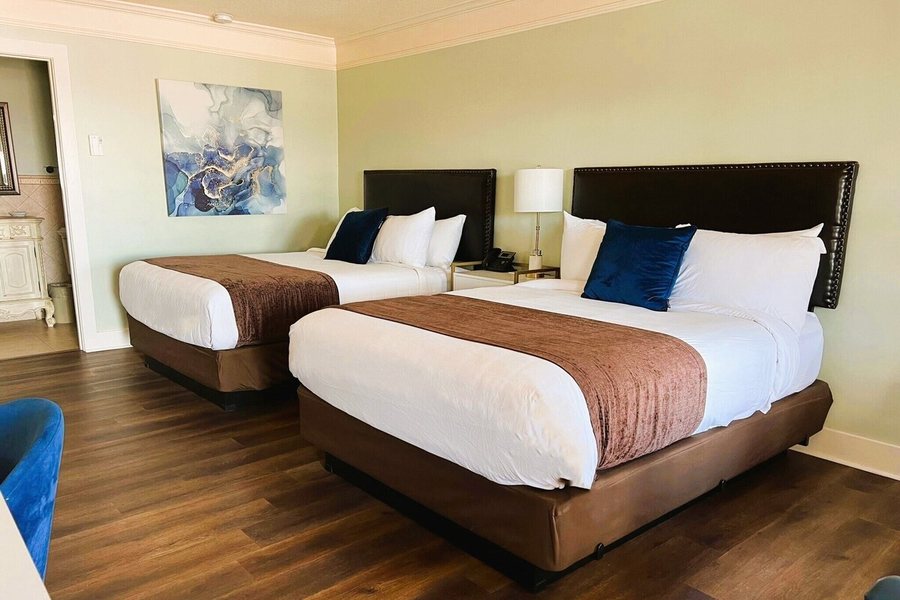Bayfront Inn — Guest room