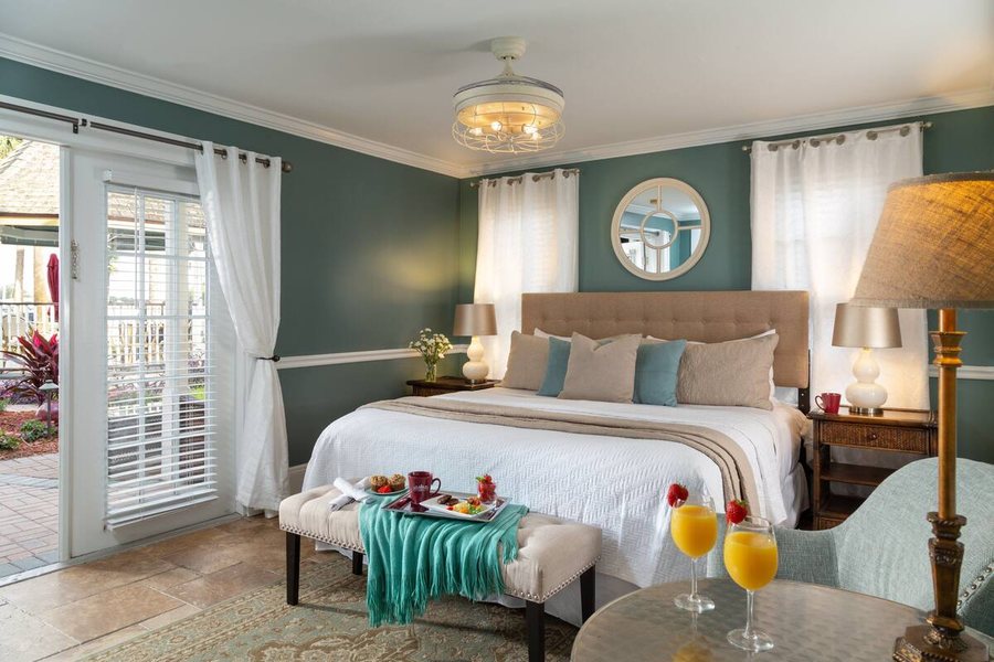 Bayfront Marin House — Guest room