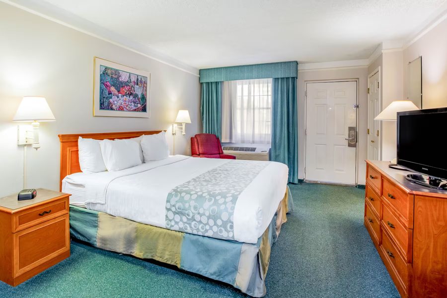Baymont by Wyndham Abilene — Guest room