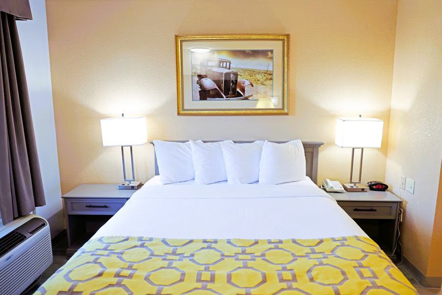 Baymont by Wyndham Barstow Historic Route 66 — Guest room