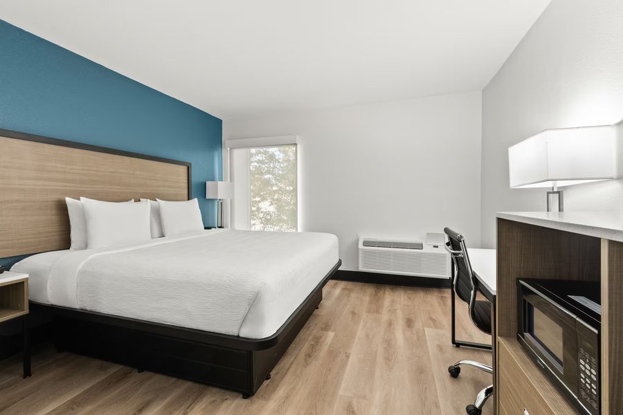 Baymont By Wyndham Batavia Darien Lake — Guest room