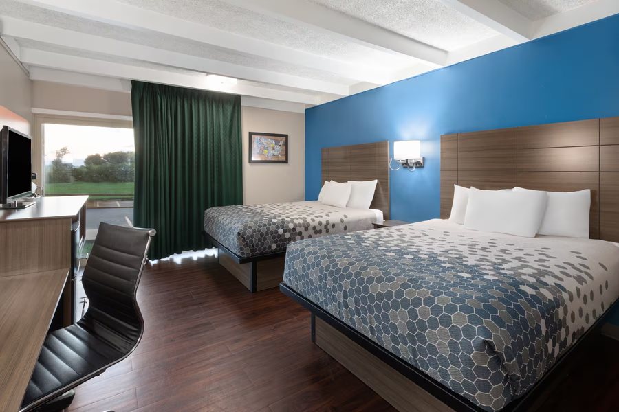 Baymont by Wyndham Bay City Bay City Michigan — Guest room