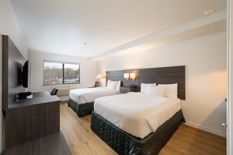 Baymont by Wyndham Bellingham — Guest room