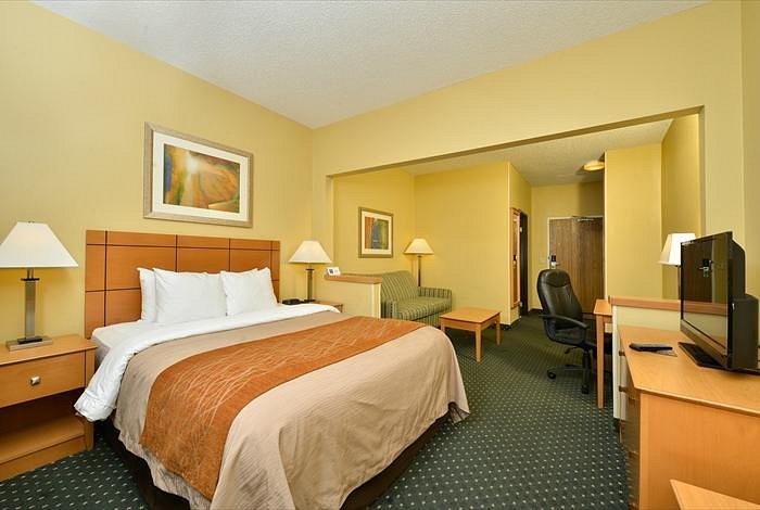 Baymont by Wyndham Billings — Guest room