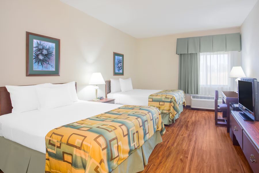 Baymont by Wyndham Corbin — Guest room
