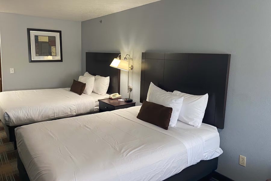 Baymont By Wyndham Danville Il — Guest room