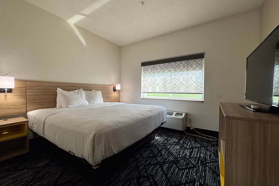 Baymont by Wyndham Decatur — Guest room