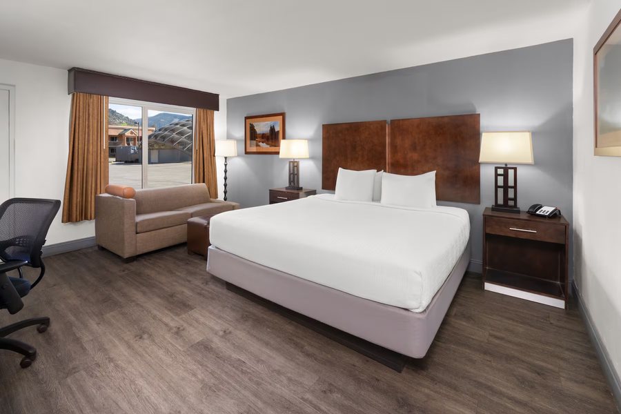 Baymont by Wyndham Durango — Guest room