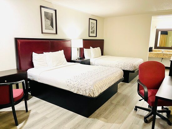 Baymont by Wyndham El Dorado — Guest room