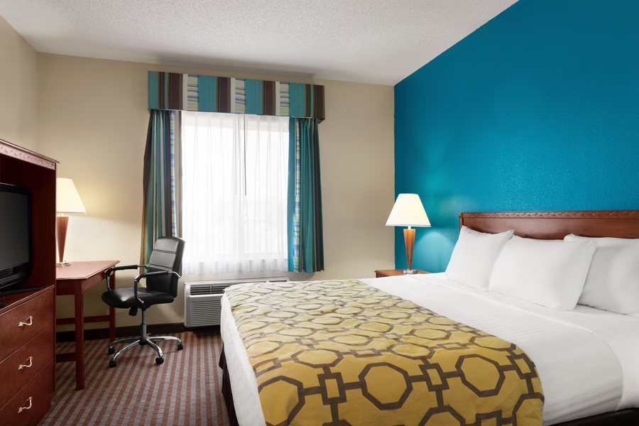 Baymont by Wyndham Elizabethtown — Guest room