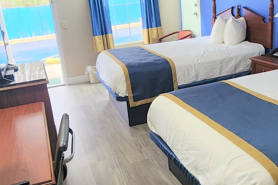 Baymont by Wyndham Eufaula — Guest room