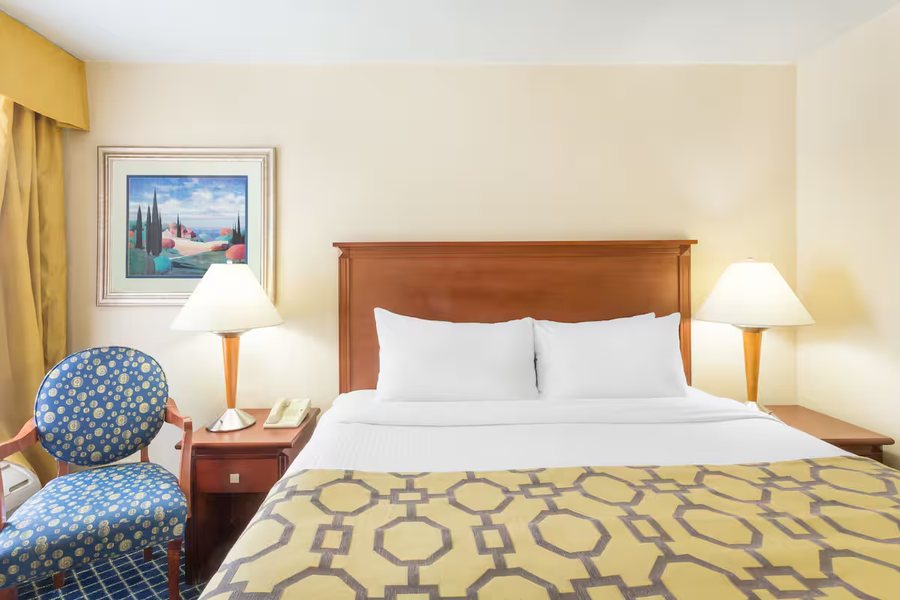 Baymont by Wyndham Flagstaff — Guest room