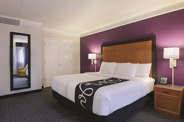 Baymont by Wyndham Greenville Woodruff Rd — Guest room