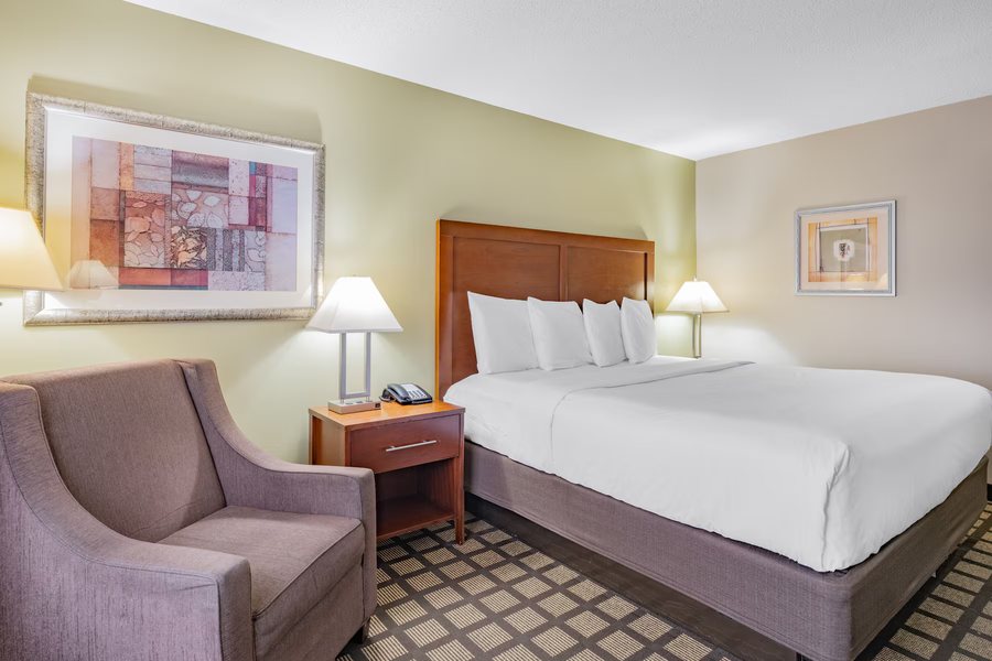 Baymont by Wyndham Gurnee — Guest room