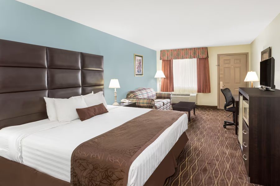 Baymont by Wyndham Helen — Guest room