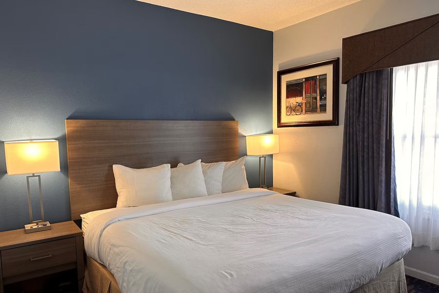 Baymont by Wyndham Indianapolis Northwest — Guest room