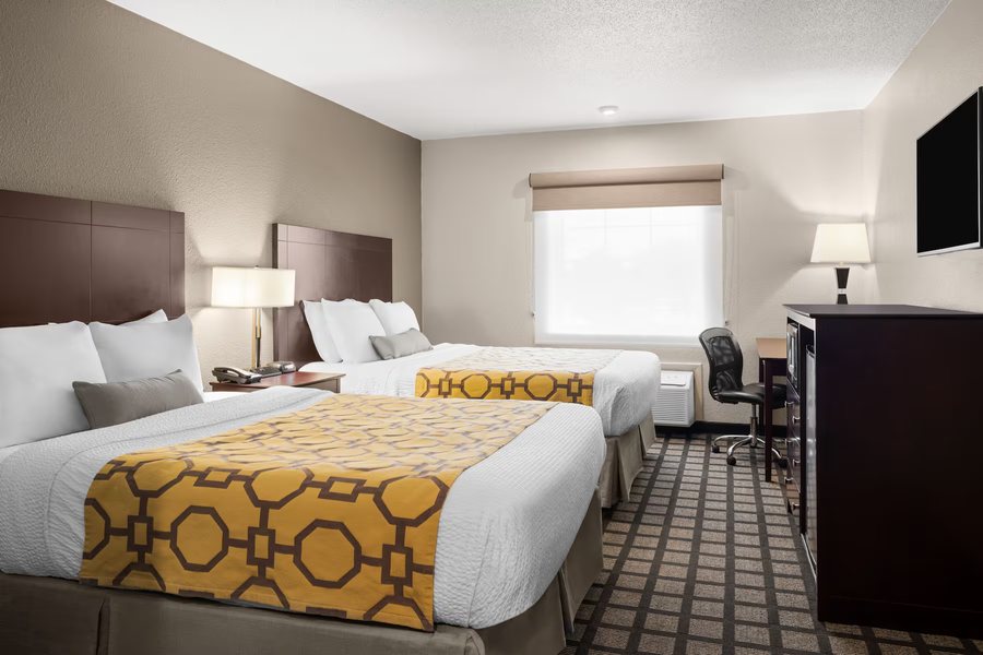 Baymont by Wyndham Jefferson City — Guest room