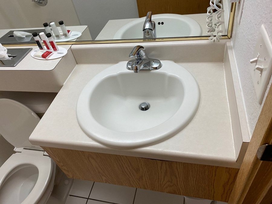 Baymont by Wyndham Keystone Near Mt Rushmore — Bathroom
