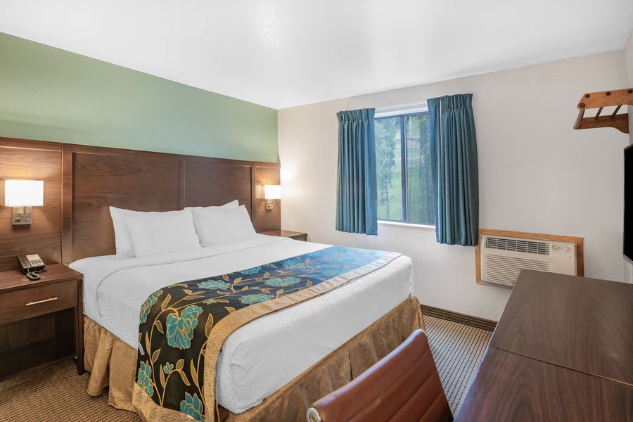 Baymont by Wyndham Keystone Near Mt Rushmore — Guest room