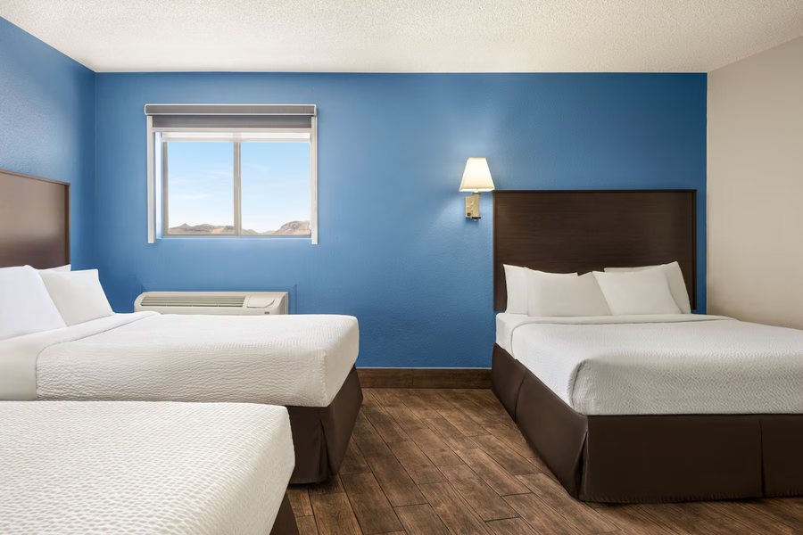 Baymont by Wyndham Kingman — Guest room