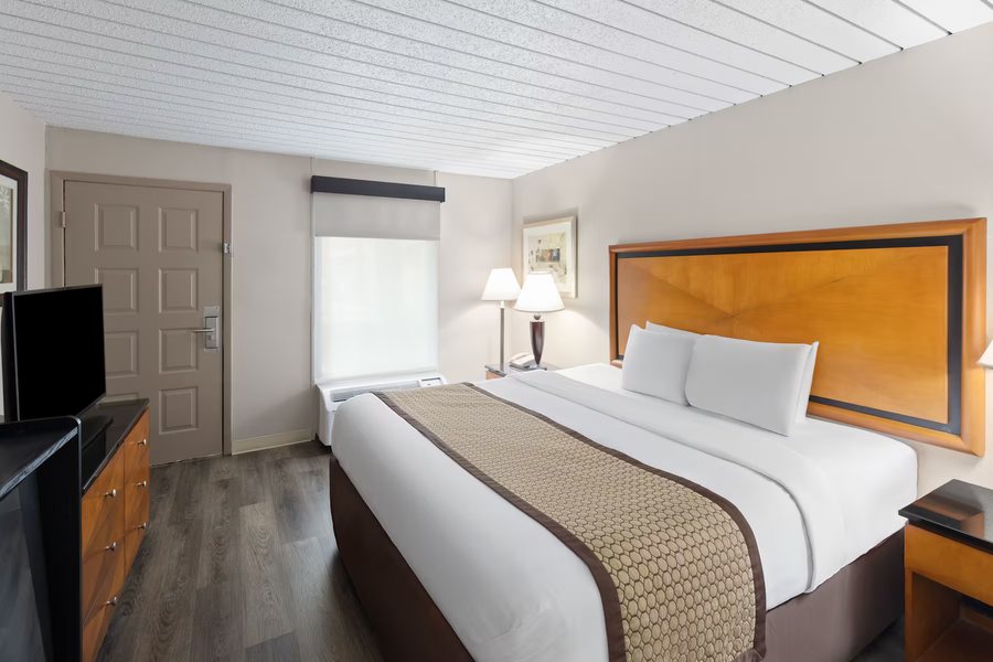 Baymont by Wyndham Knoxville I 75 — Guest room