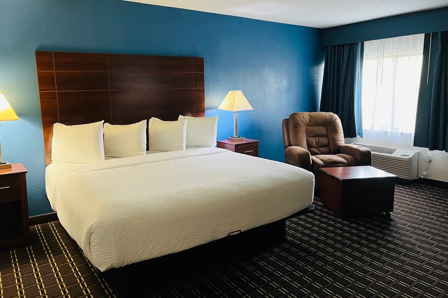 Baymont by Wyndham la Crosse Onalaska — Guest room