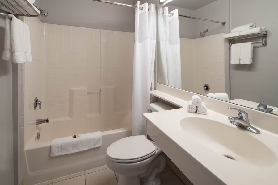 Baymont by Wyndham Logan — Bathroom